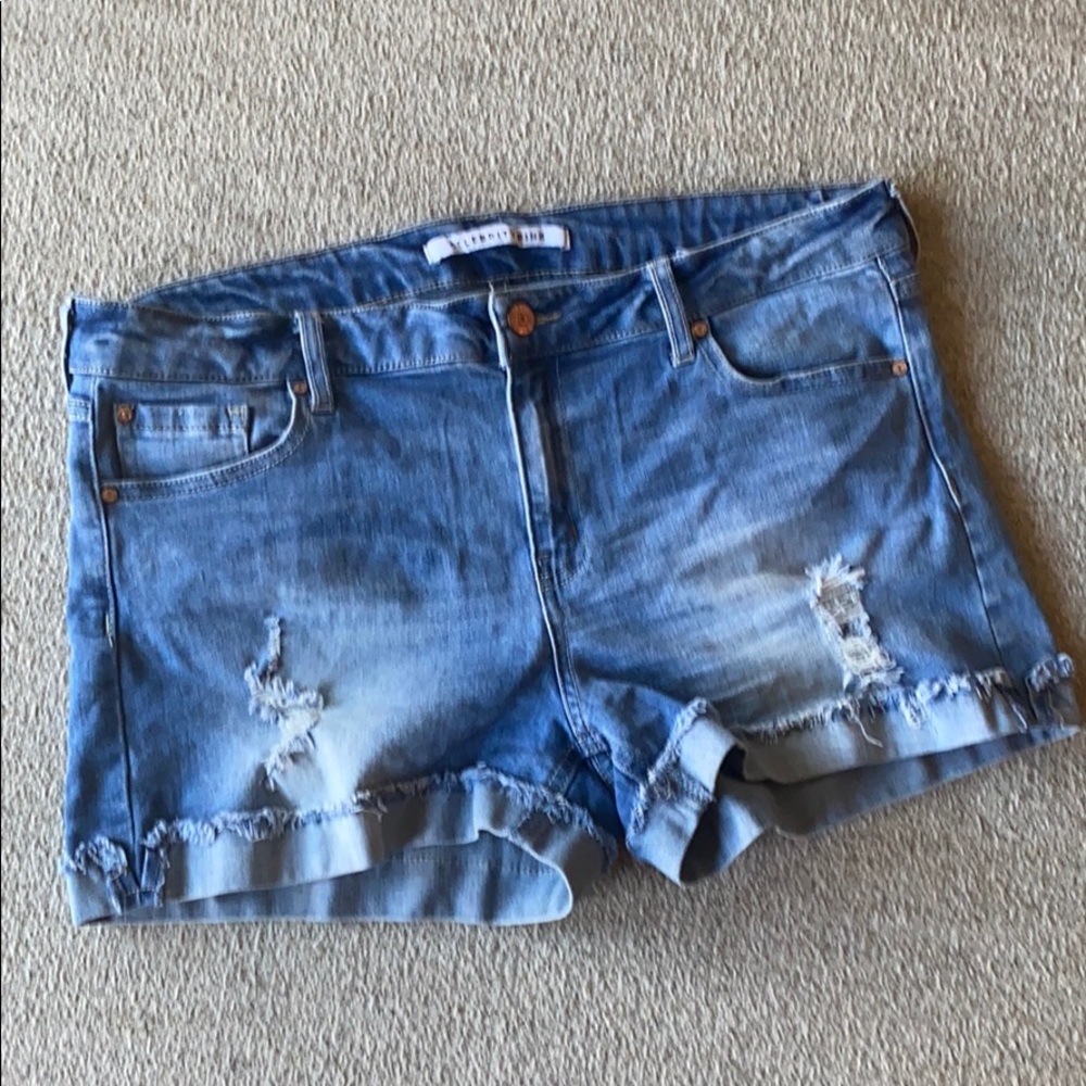 Cut off Jean shorts 🩳